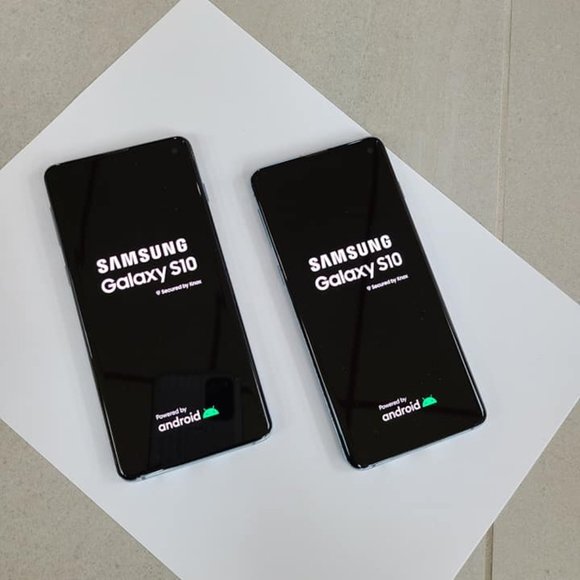 Samsung Galaxy S10 - Mint Condition (Unlocked) (CA) - Picture 3 of 3